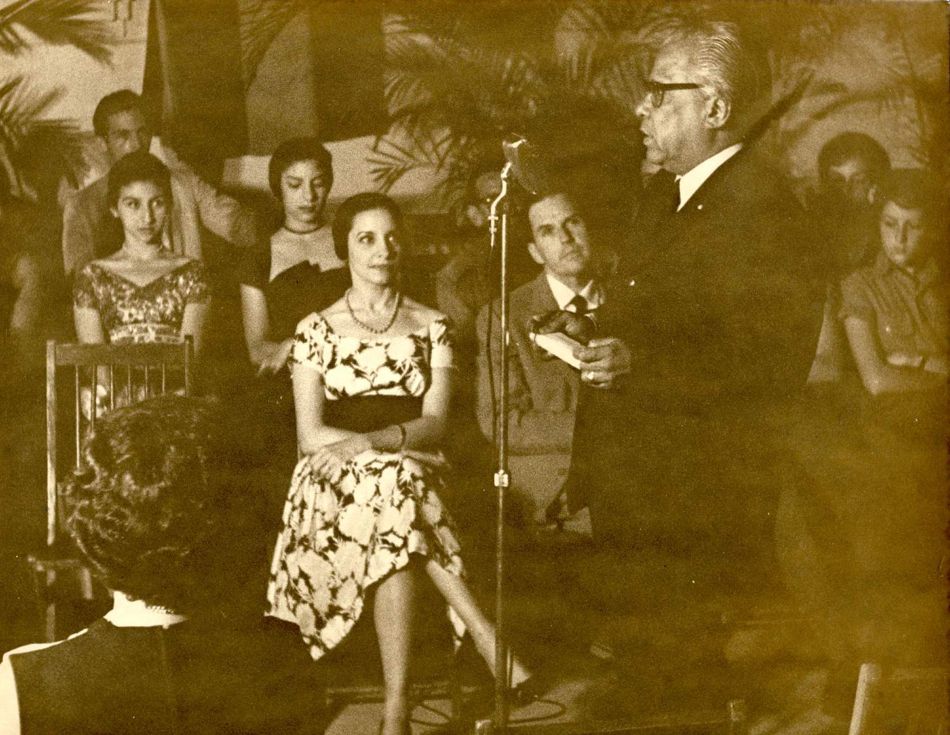 Nicolás Guillén honours Alicia Alonso at the Unión Nacional de Escritores y Artistas de Cuba (‘National Union of Writers and Artists of Cuba’), Havana, 1961.