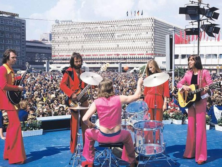 The band WIR perform at Alexanderplatz during the 10th World Festival. Credit: Imago/Gueffroy.